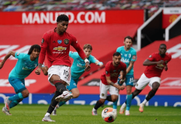  B费任意球制胜曼联险取三分  