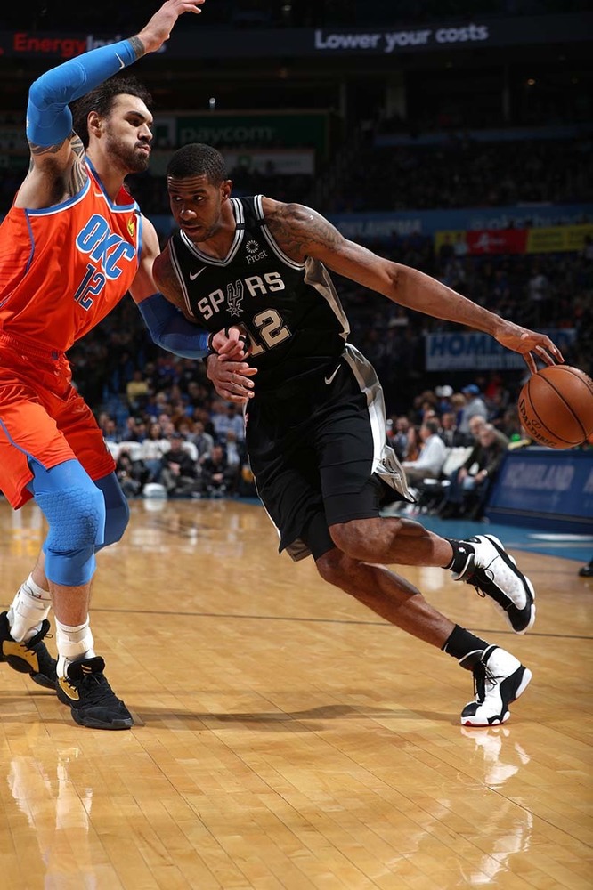  亚历山大全面发挥雷霆轻取马刺豪取七连胜逼近前列